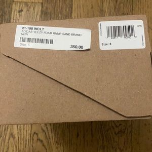 Yeezy Foam Runner Sand color in box 📦